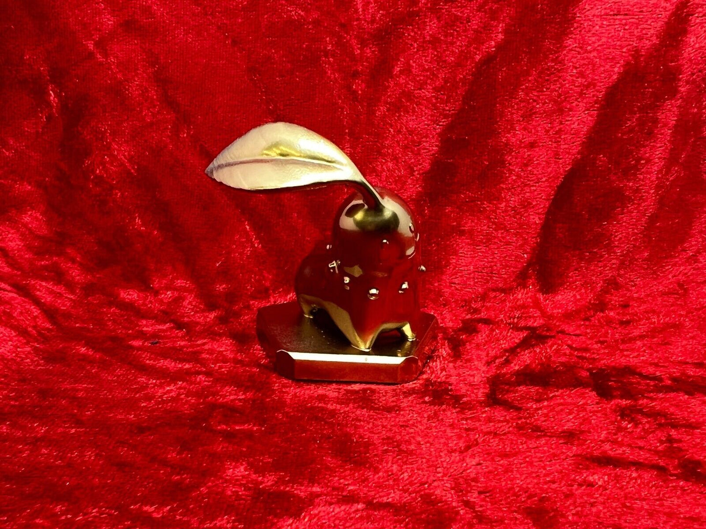 Pokemon #152 Chikorita figure Gold TCG Statue