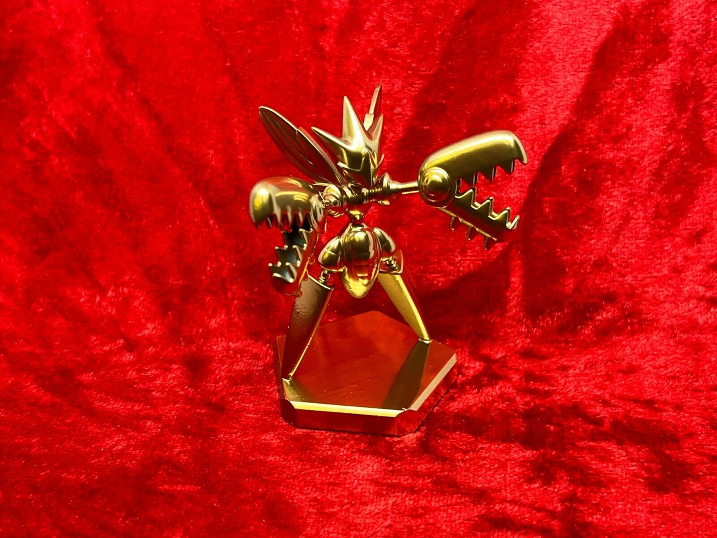Pokemon #212 Mega Scizor figure Gold TCG Statue