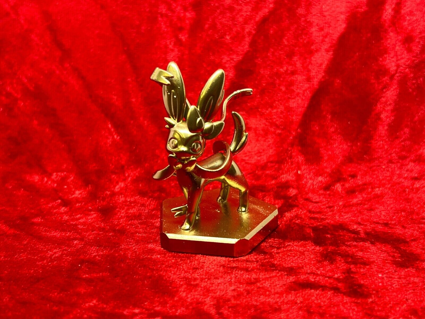 Pokemon #700 Sylveon figure Gold TCG Statue