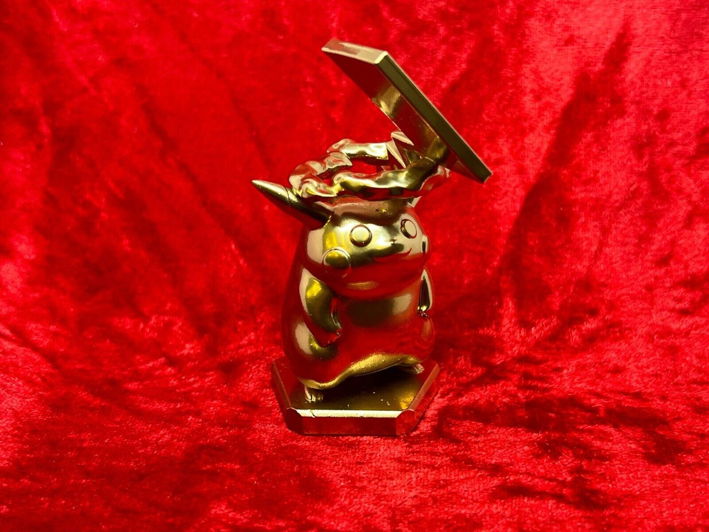 Pokemon #025 Gigantamax Pikachu figure Gold TCG Statue