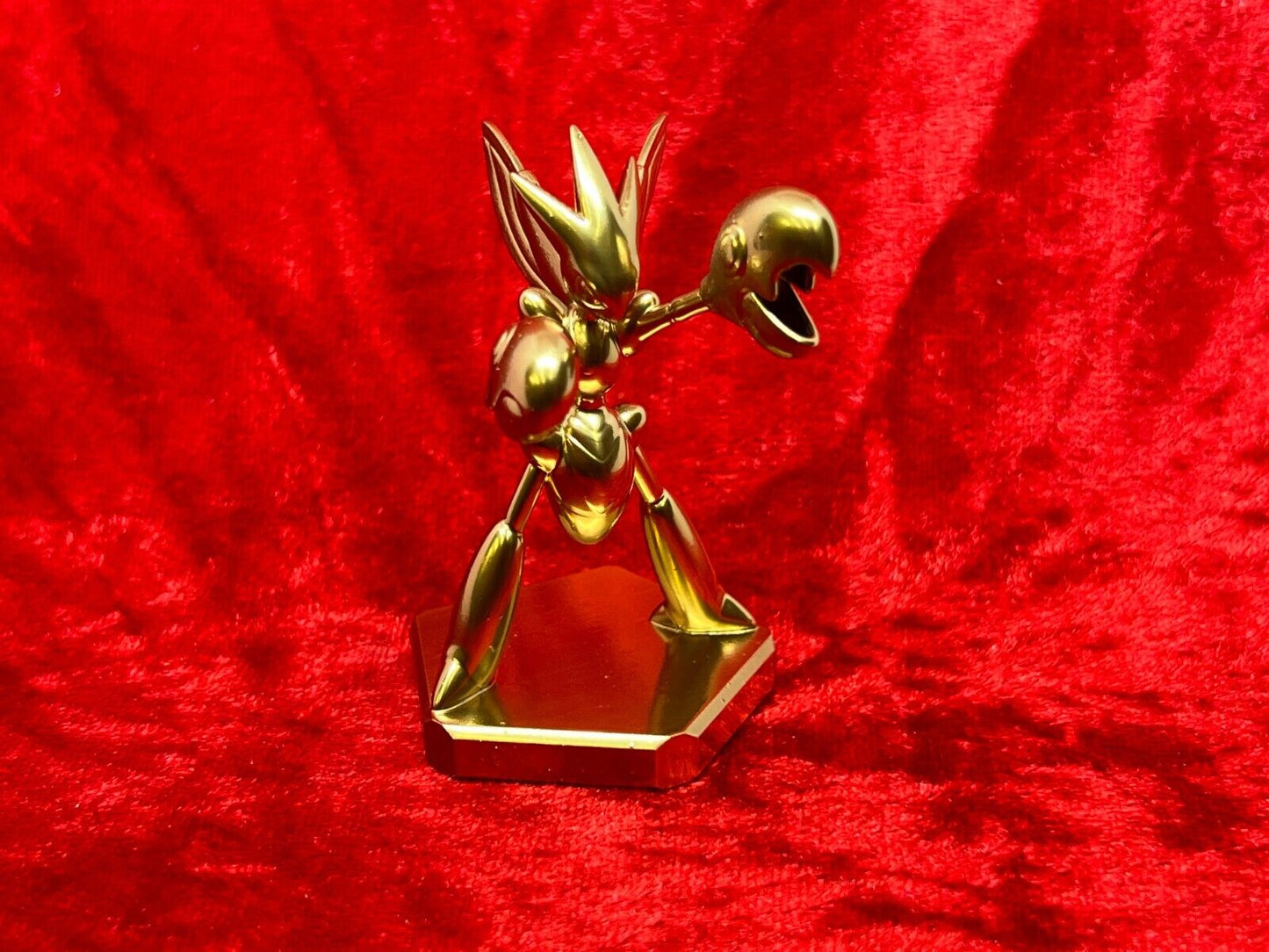 Pokemon #212 Scizor figure Gold TCG Statue