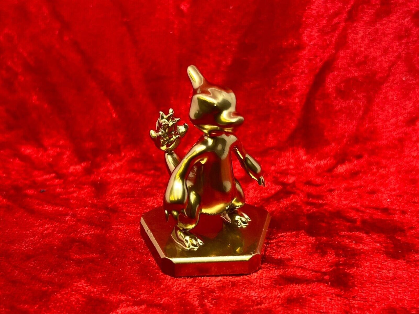 Pokemon #005 Charmeleon figure Gold TCG Statue