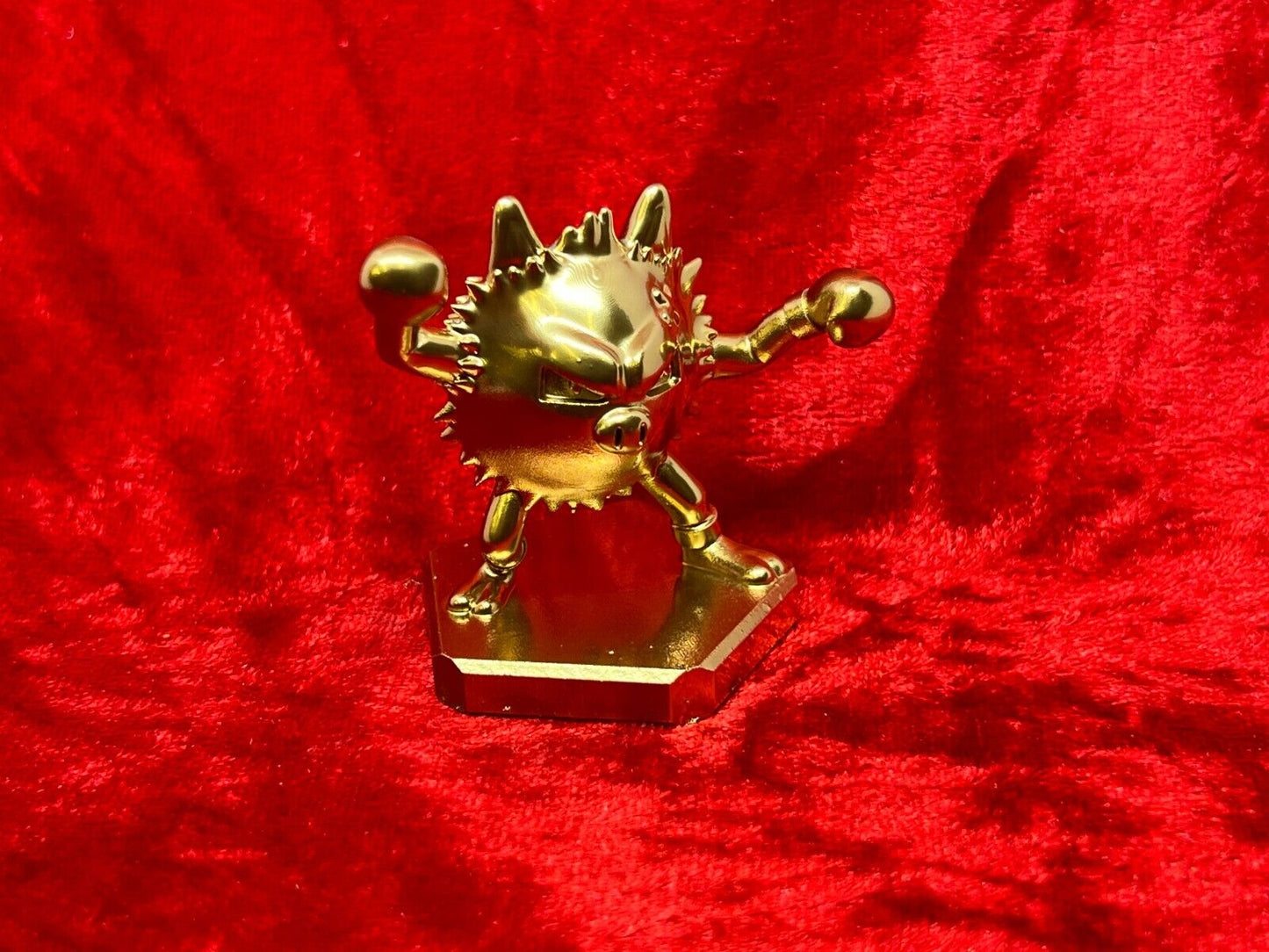 Pokemon #057 Primeape figure Gold TCG Statue