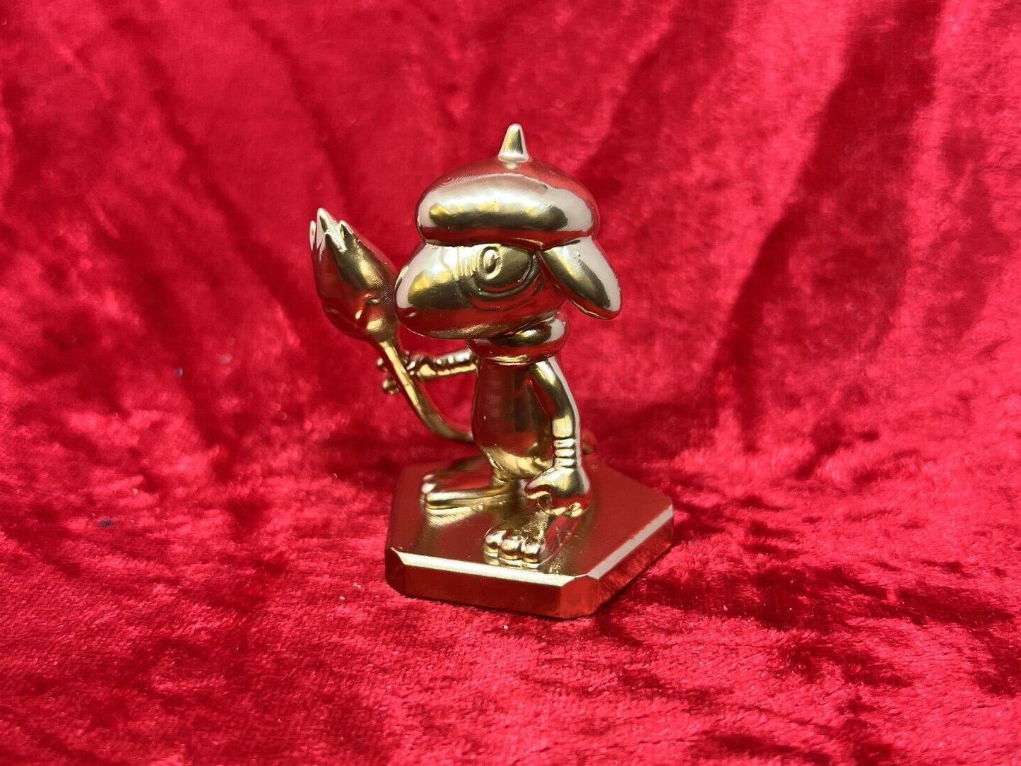 Pokemon #235 Smeargle figure Gold TCG Statue