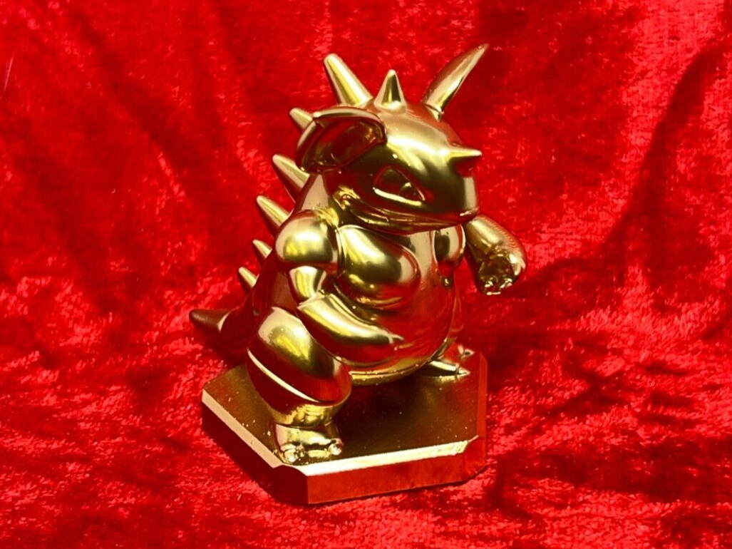 Pokemon #031 Nidoqueen Figure Gold TCG Statue