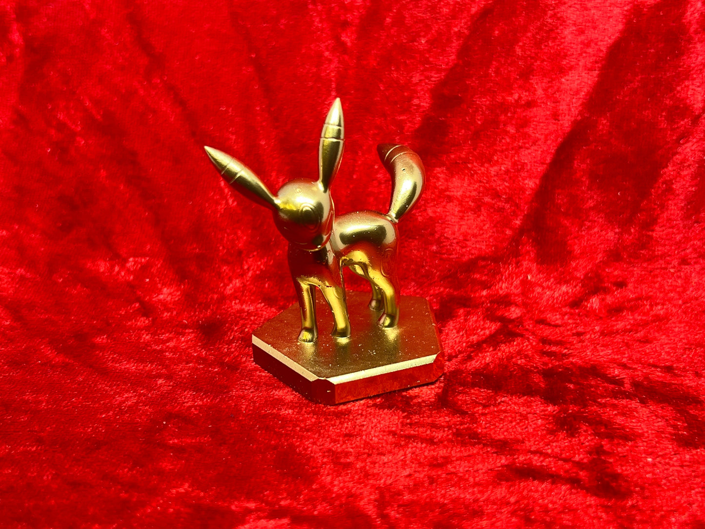 Pokemon #197 Umbreon figure Gold TCG Statue