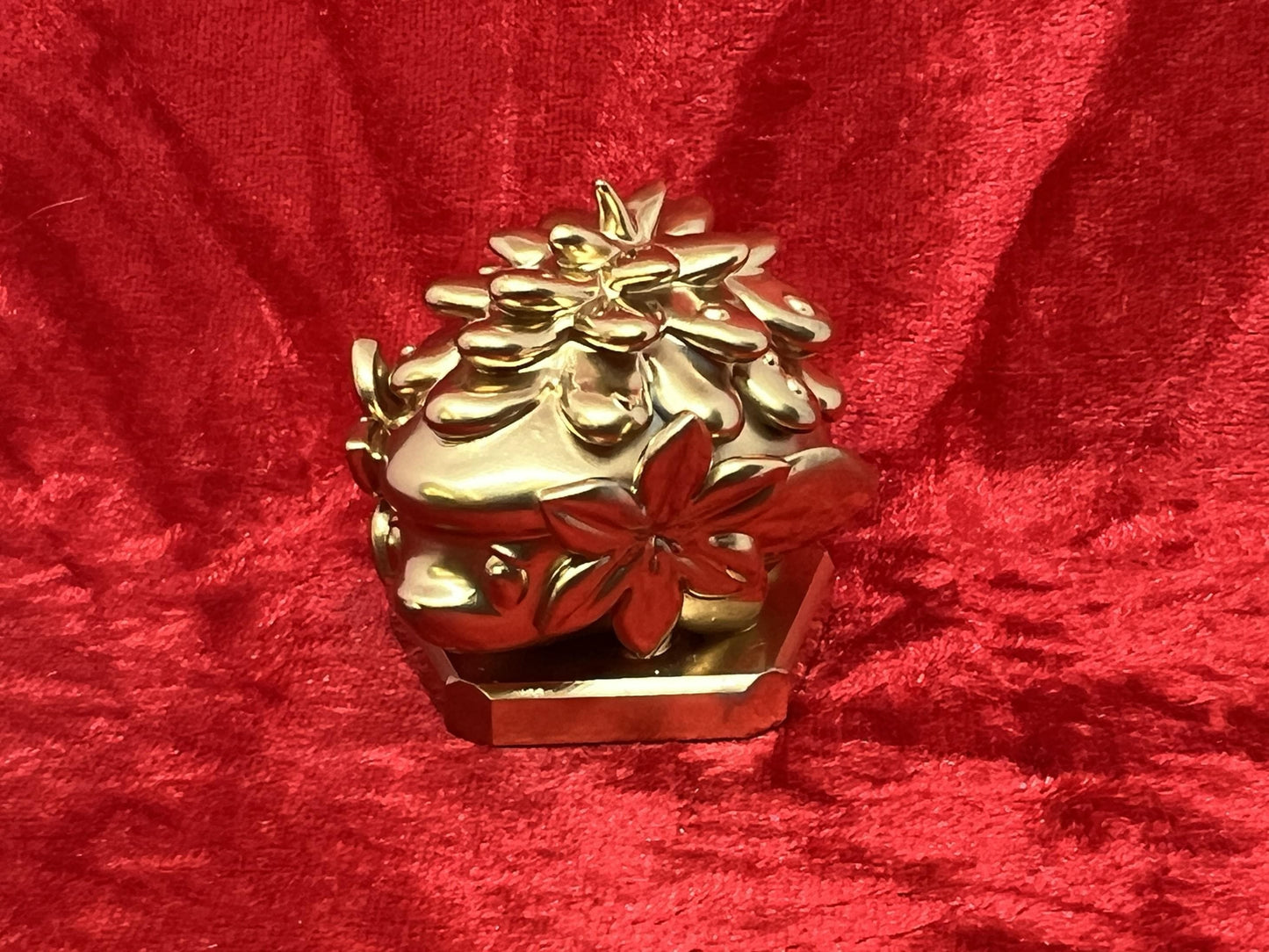 Pokemon #492 Shaymin Land Form figure Gold TCG Statue