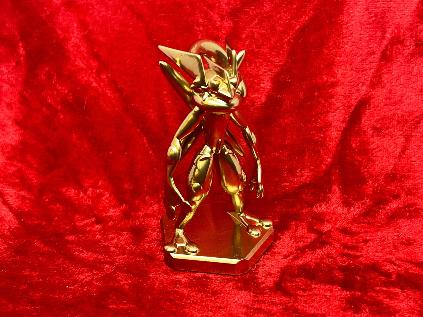 Pokemon #658 Ash Greninja figure Gold TCG Statue