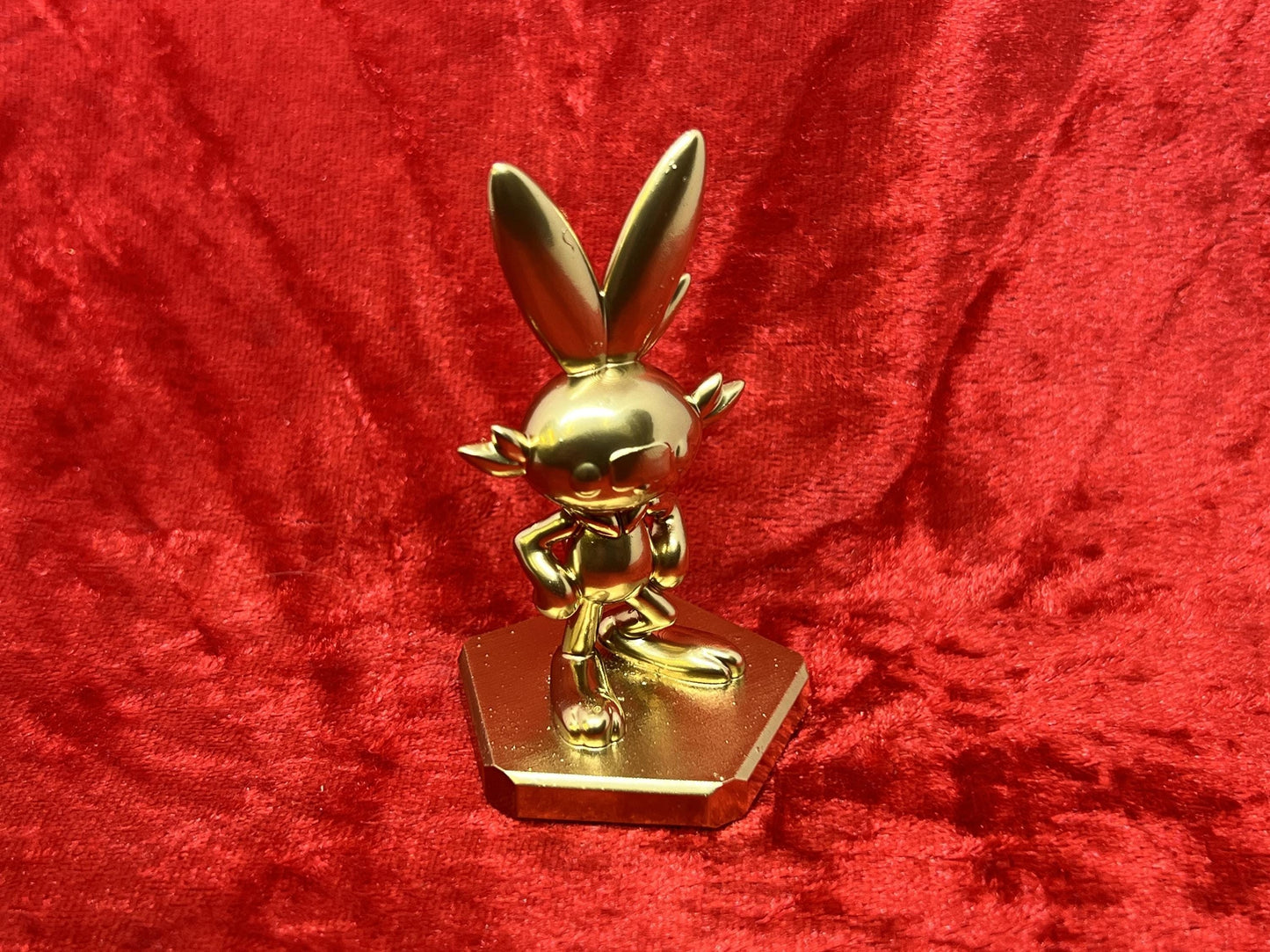 Pokemon #813 Scorbunny Gold TCG Statue