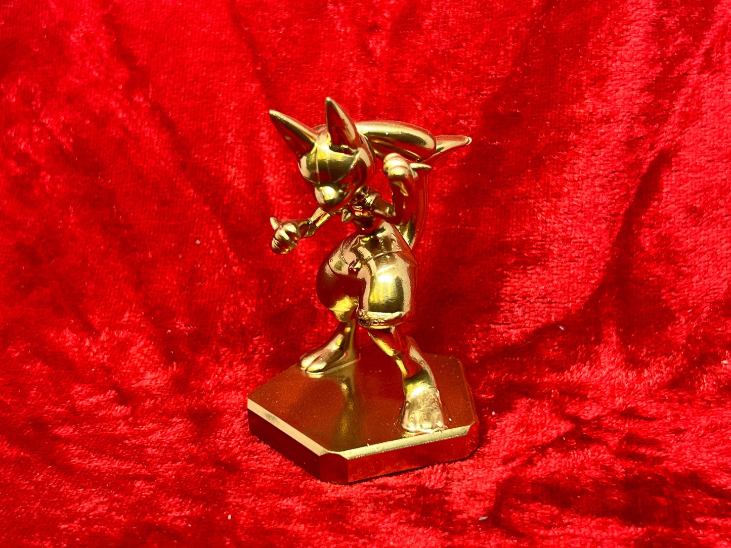 Pokemon #448 Lucario figure Gold TCG Statue