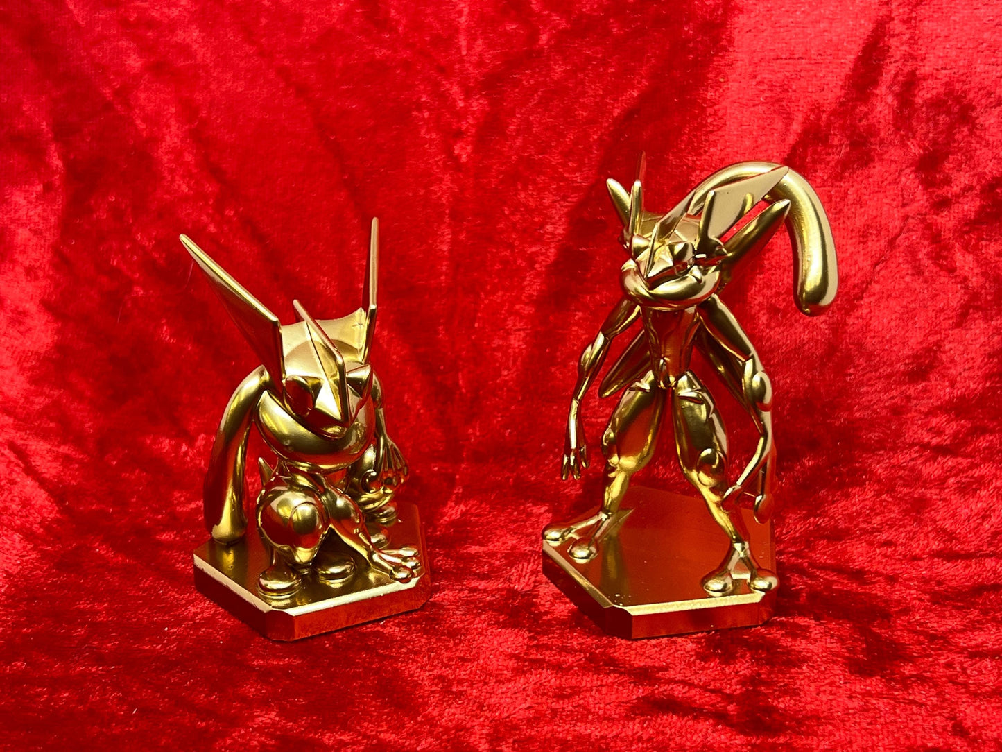 Pokemon #658 Greninja and Ash Greninja figures Set Gold TCG Statues