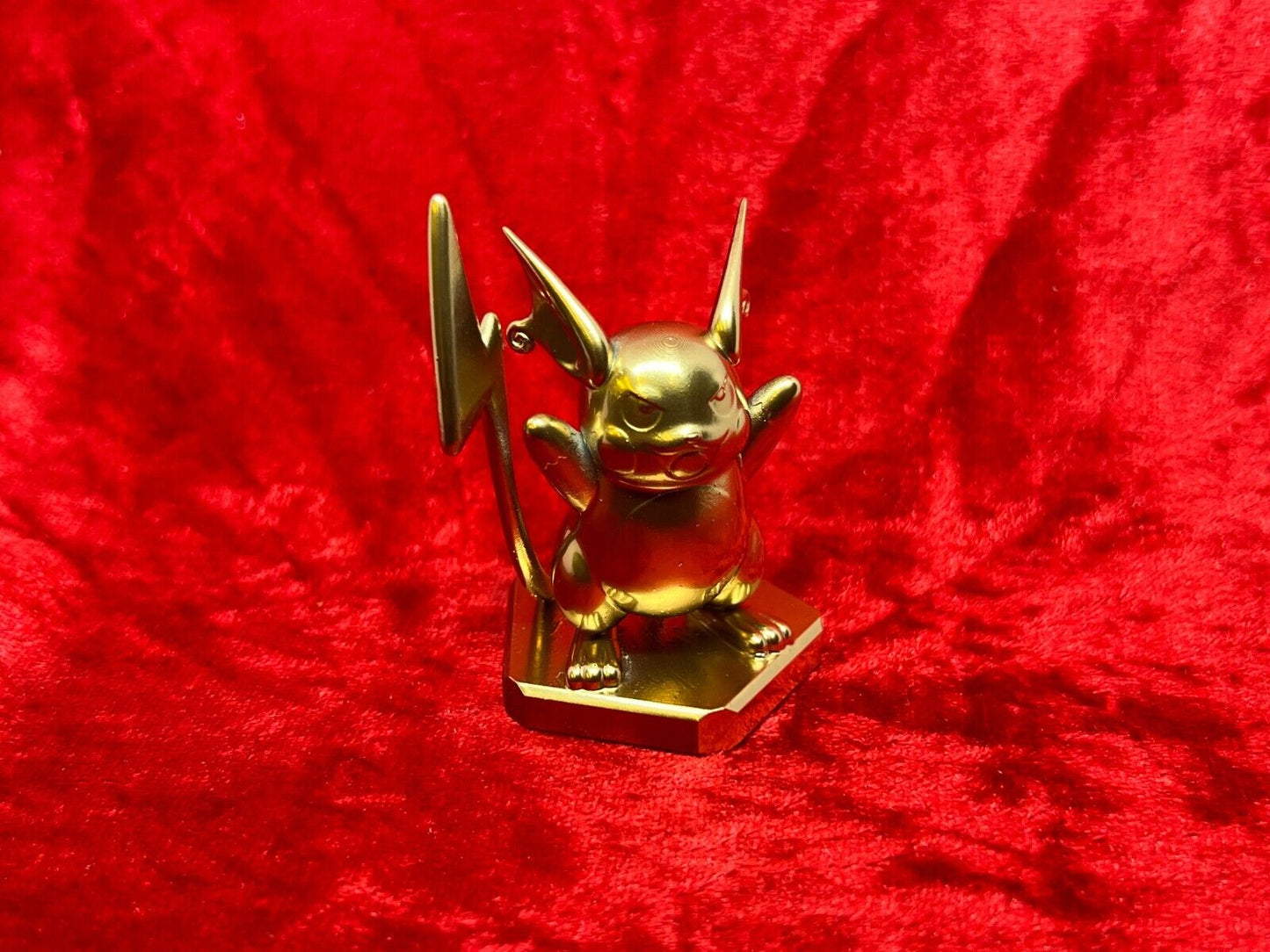 Pokemon #026 Raichu figure Gold TCG Statue
