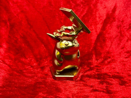 Pokemon #025 Gigantamax Pikachu figure Gold TCG Statue