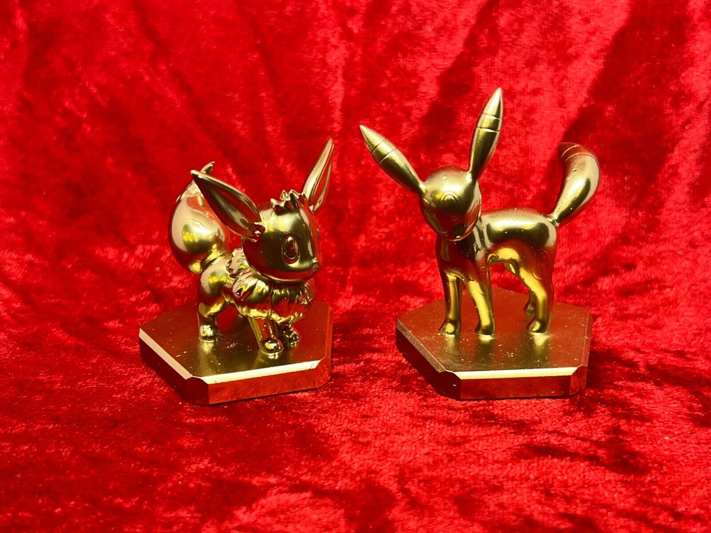 Pokemon #133 Eevee and #197 Umbreon figure Gold TCG Statue