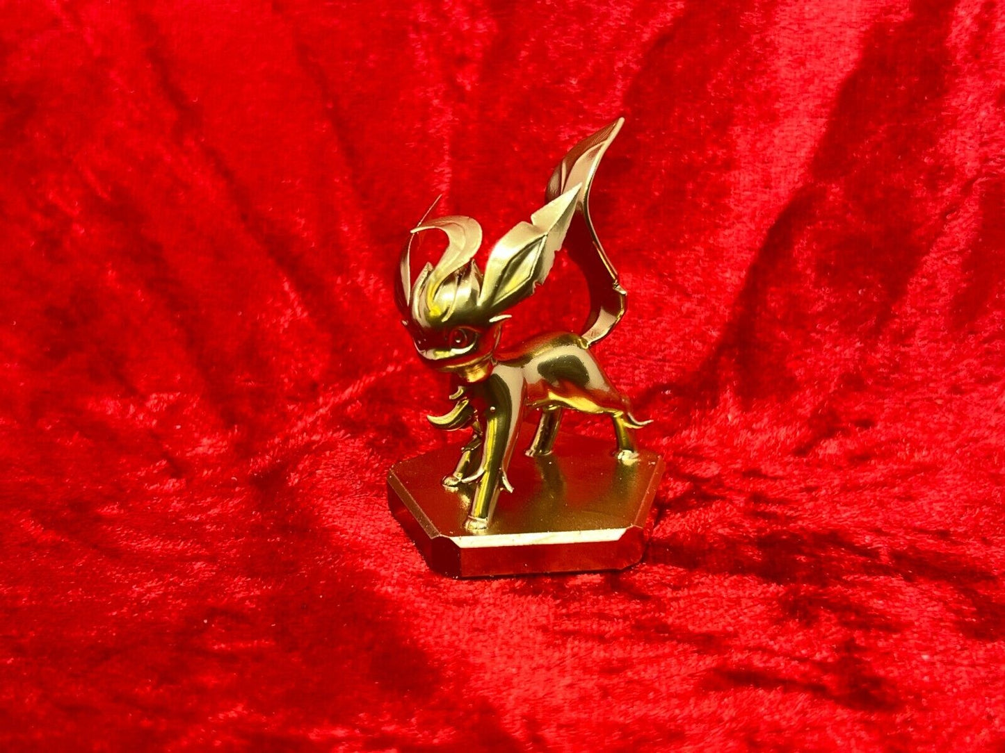 Pokemon #470 Leafeon figure Gold TCG Statue