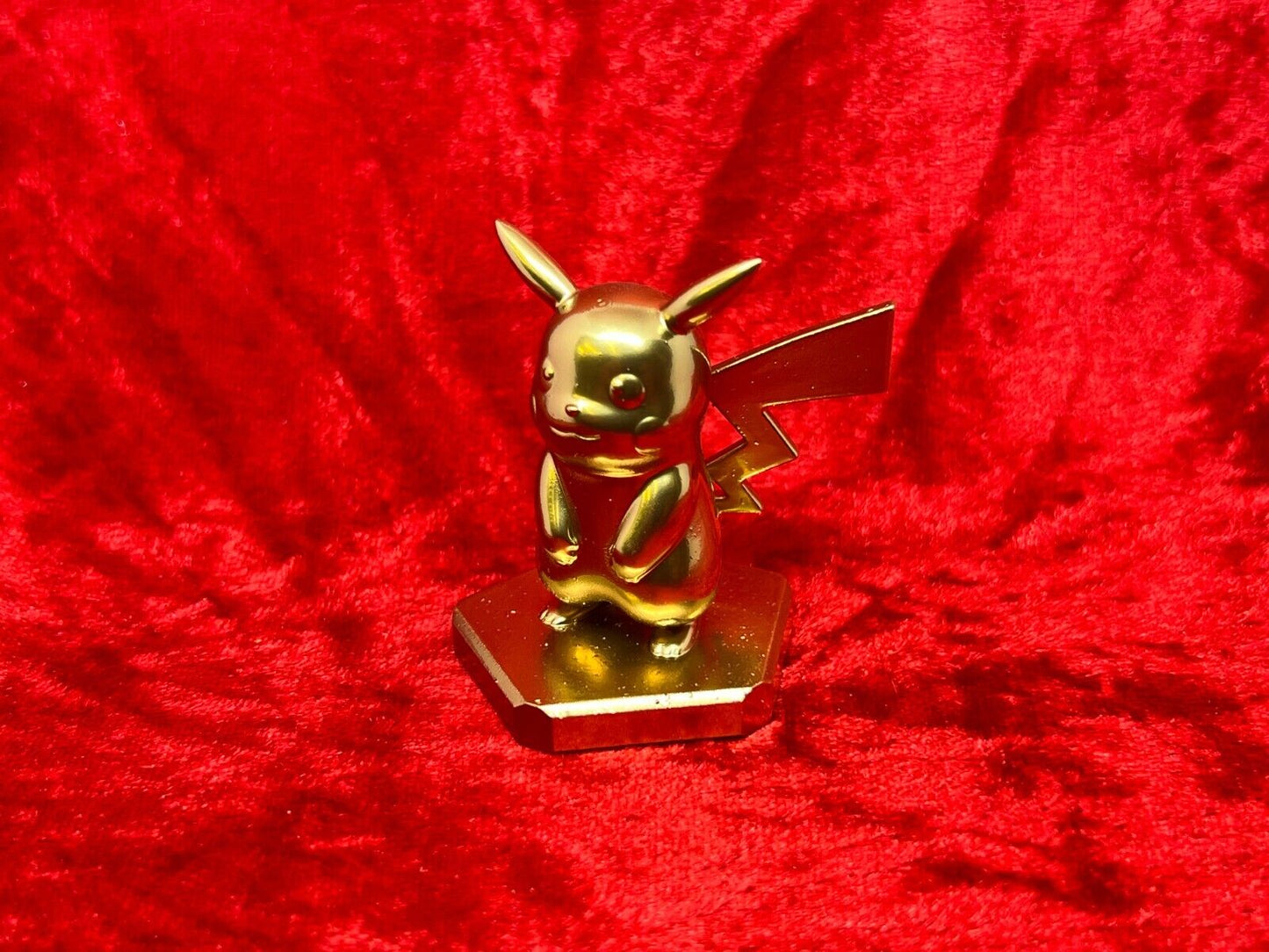 Pokemon #025 Pikachu Gold TCG Statue