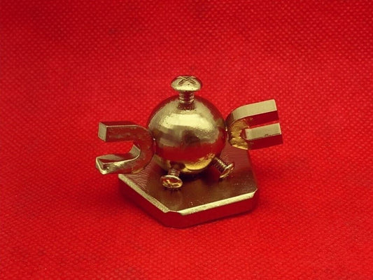 Pokemon #081 Magnemite figure Gold TCG Statue