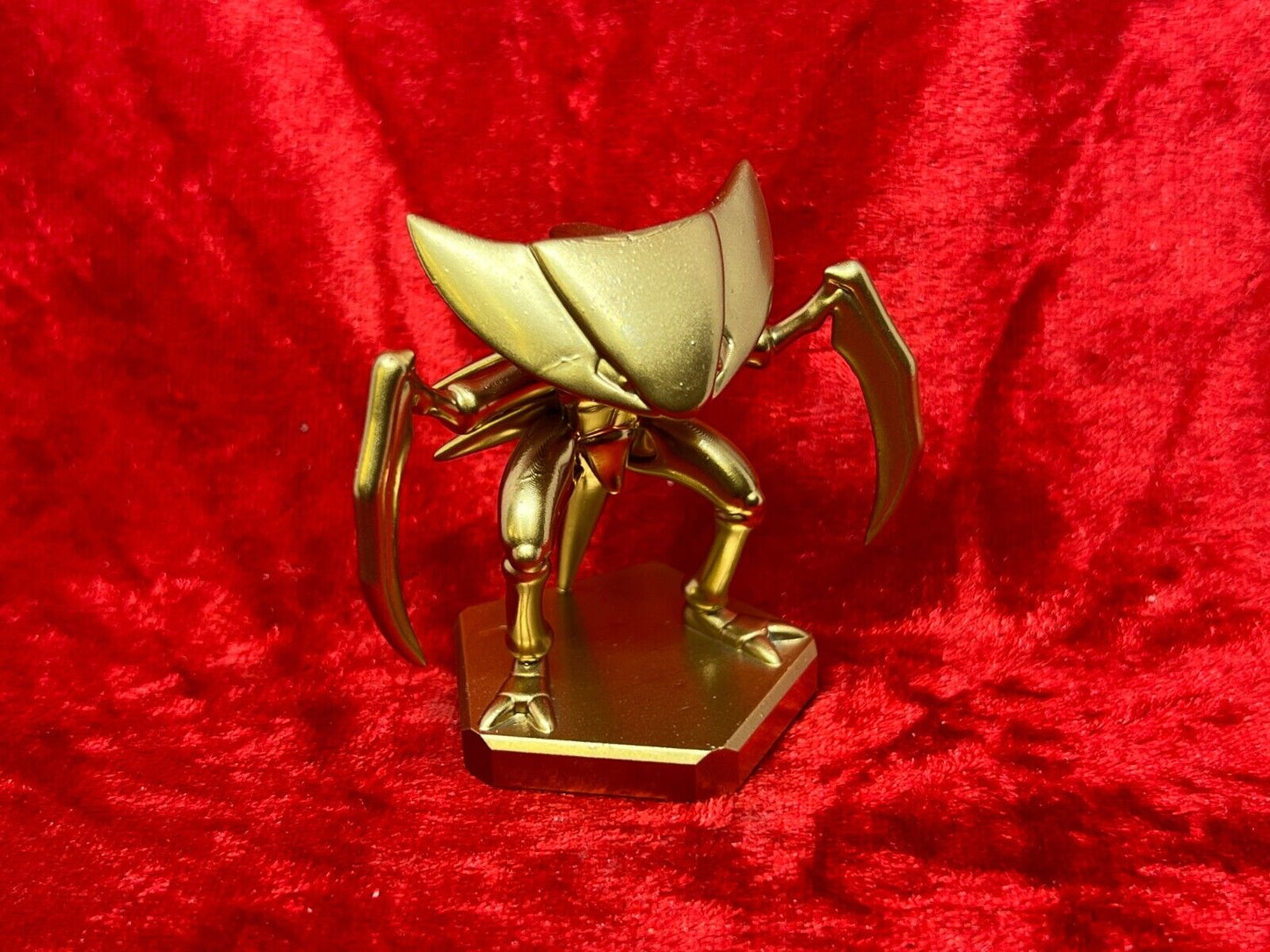 Pokemon #141 Kabutops figure Gold TCG Statue