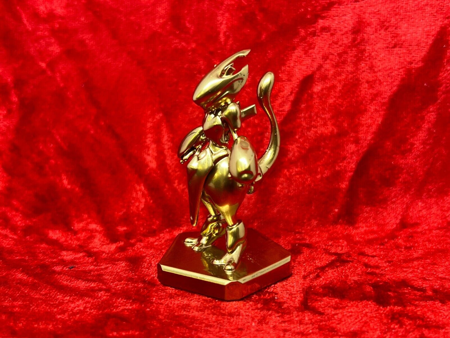 Pokemon #150 Armoured Mewtwo figure Gold TCG Statue