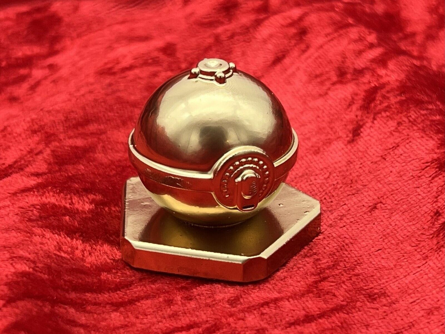 Pokemon Pokeball Hisui Region figure statue Gold trophy statue legends arceus
