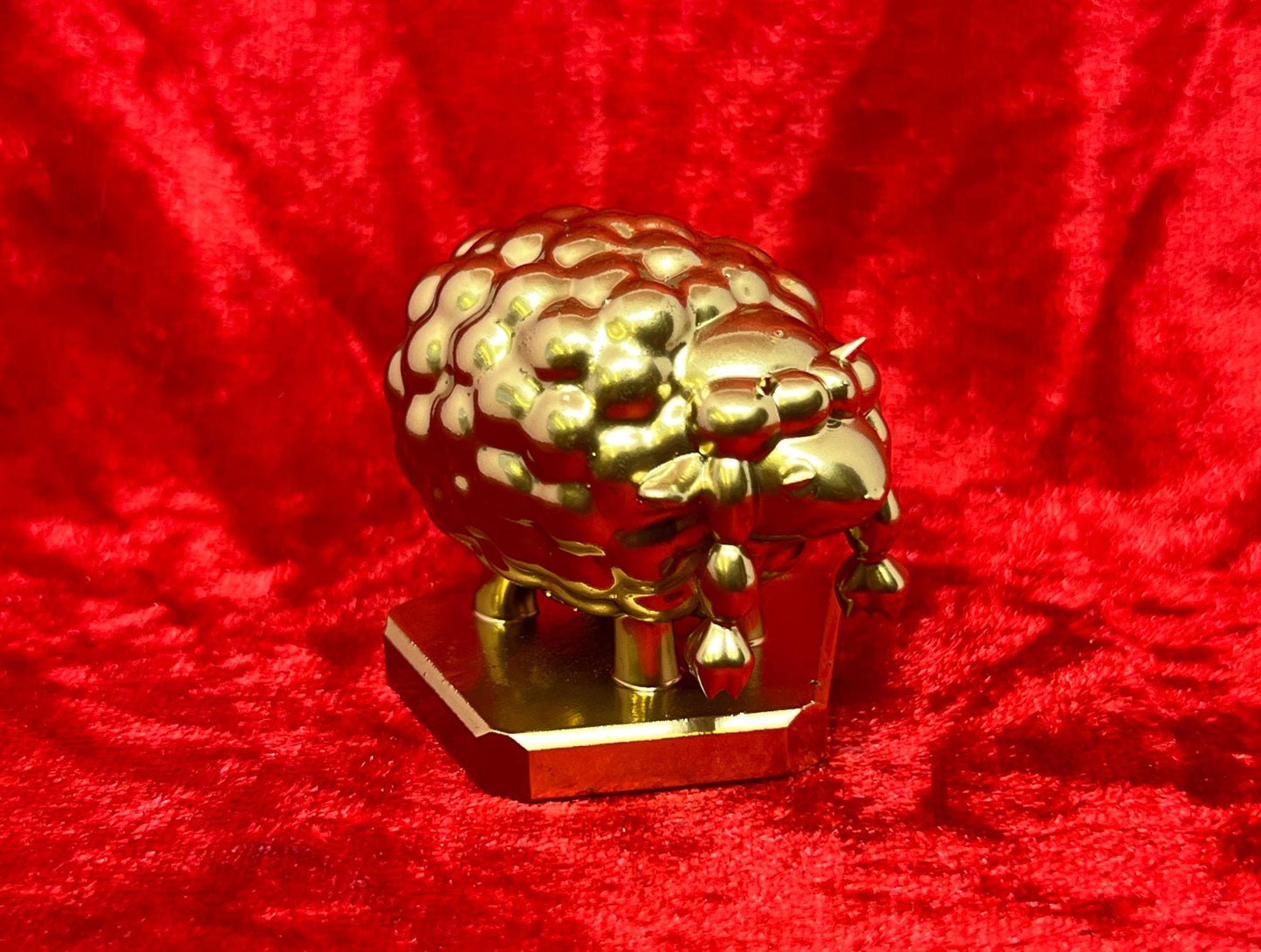 Pokemon #831 Wooloo figure Gold TCG Statue
