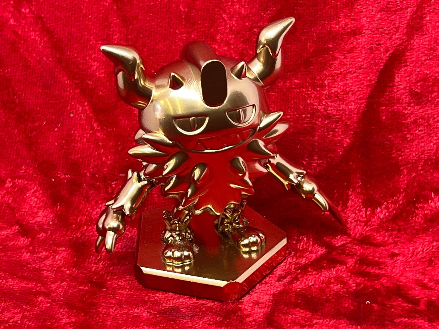 Pokemon #863 Perrserker Gold TCG Statue